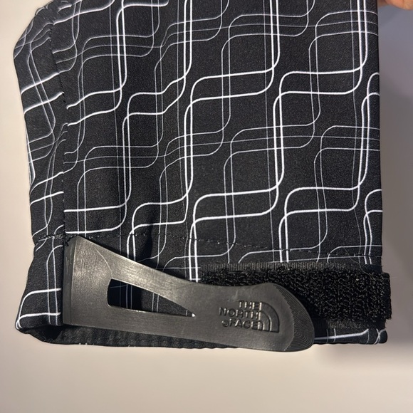 THE NORTH FACE WOMENS GORETEX JACKET BLACK & WHITE SIZE M EUC - Picture 10 of 10